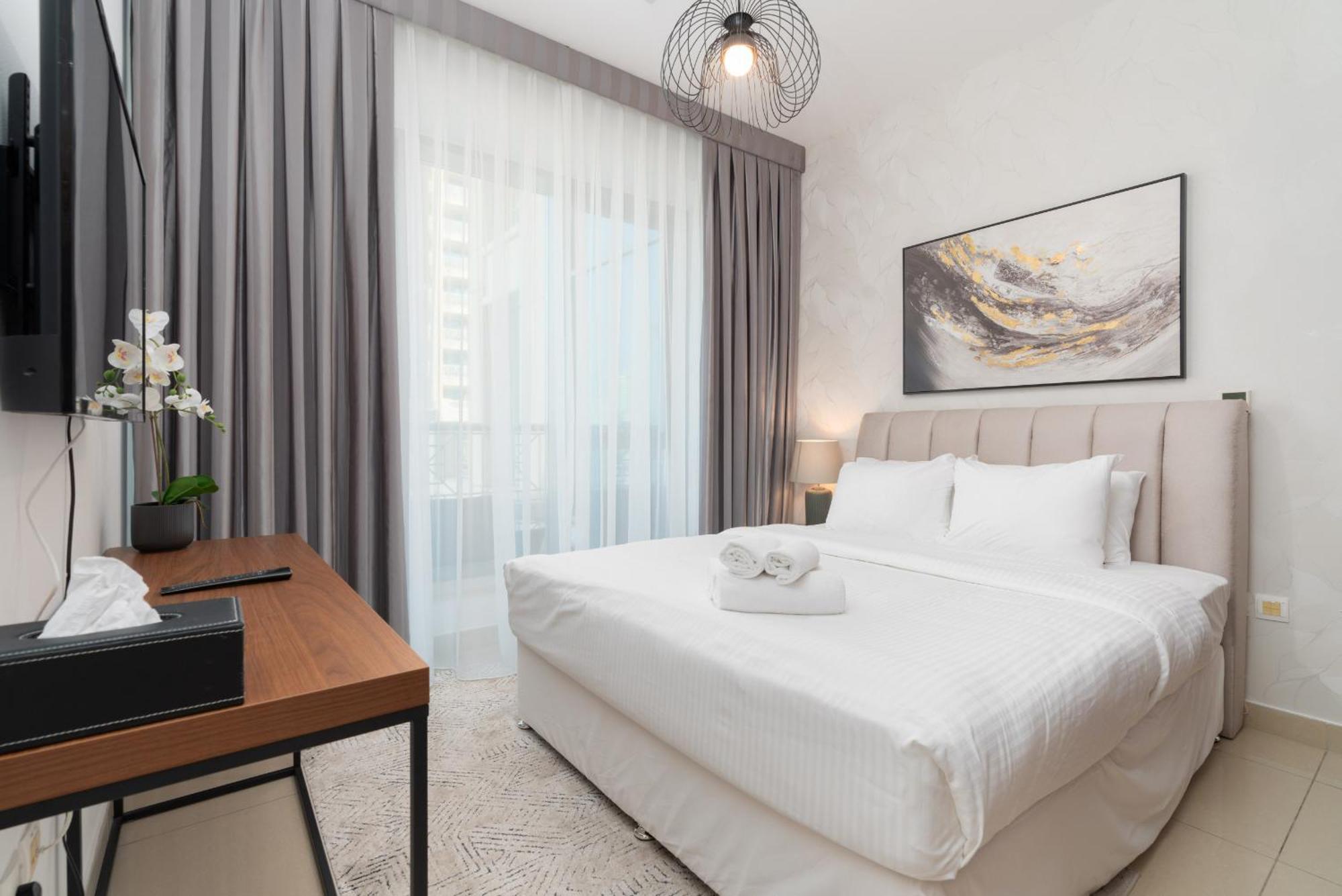 Luxury 2Br Downtown Apt With Burj Khalifa Views ดูไบ ภายนอก รูปภาพ